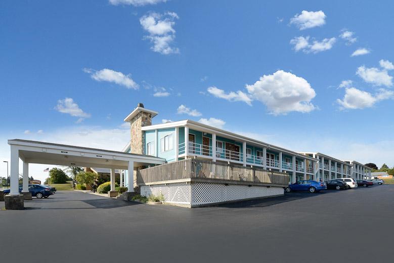 Americas Best Value Inn - Petoskey Exterior photo