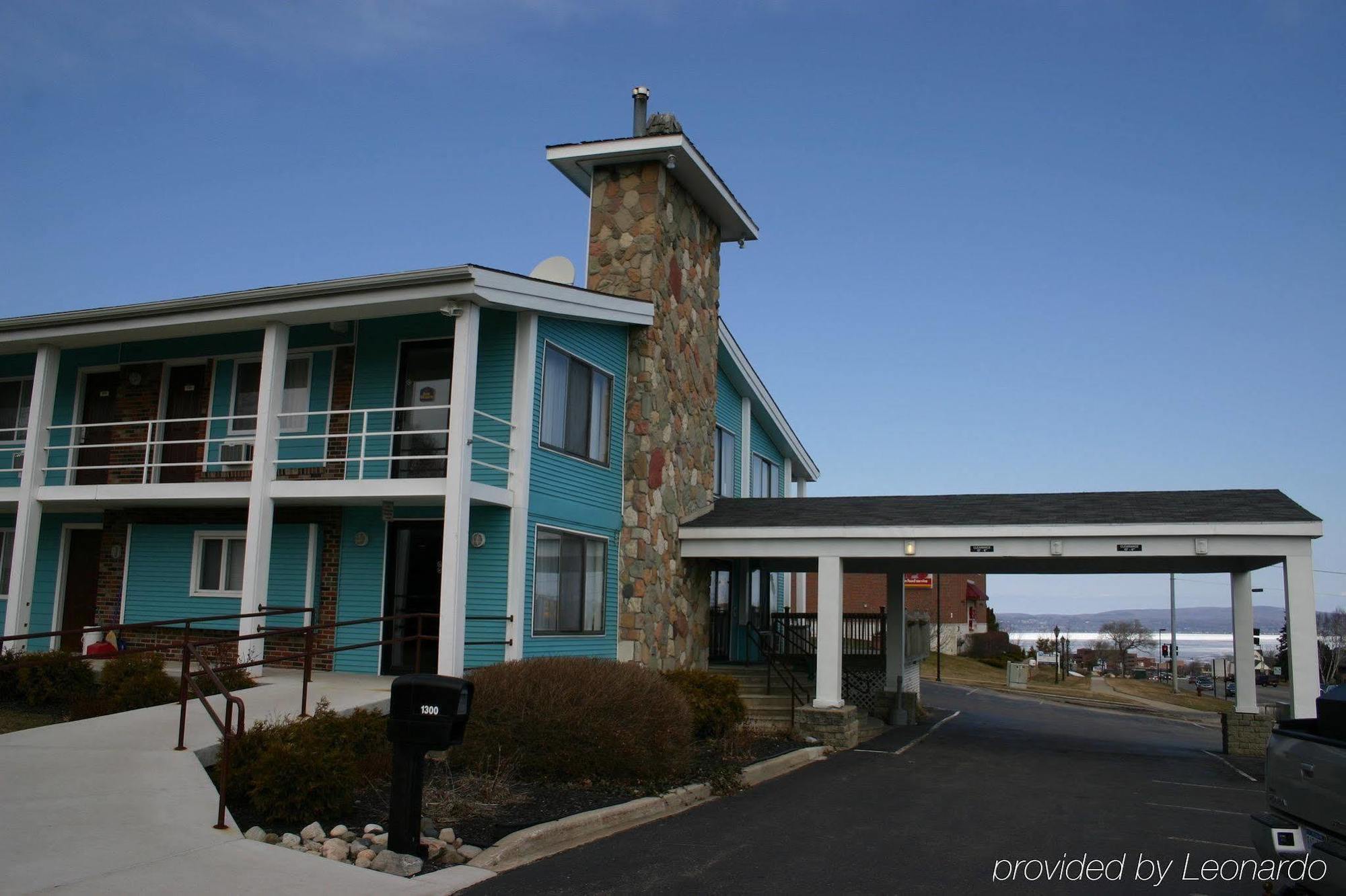 Americas Best Value Inn - Petoskey Exterior photo